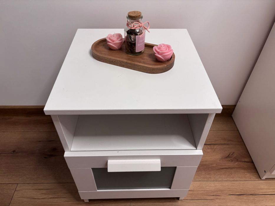 Piękna szafka nocna