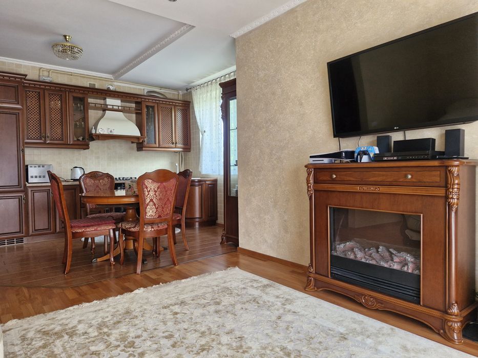 Двоповерховий дуплекс с сучасним капітальним ремонтом