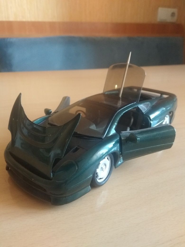 Модель Ягуар Jaguar XJ220 1:24 Maisto