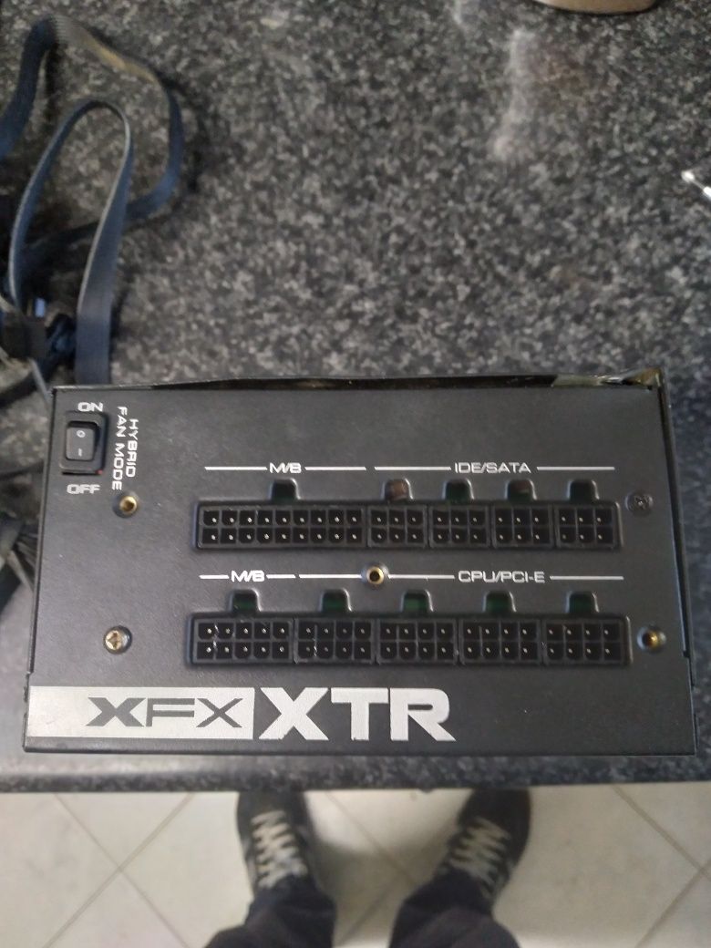 Fonte de PC 650 xfx xtr