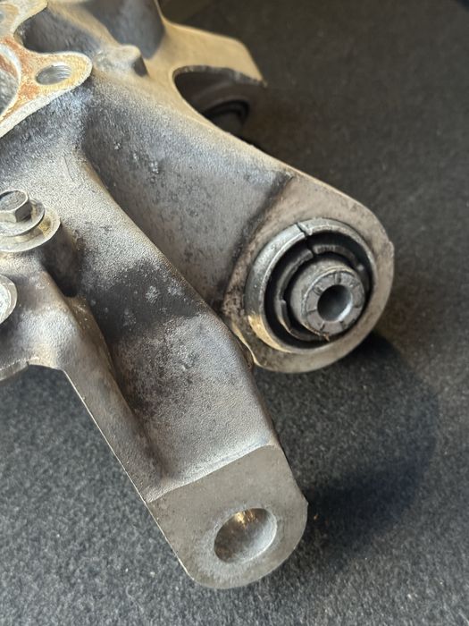 Цапфа Ford Mustang Mach‑E задня права