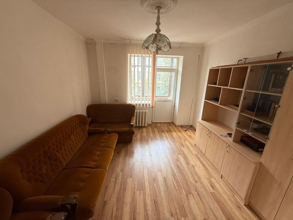 Продаю 2х комнатную квартиру в Центре.