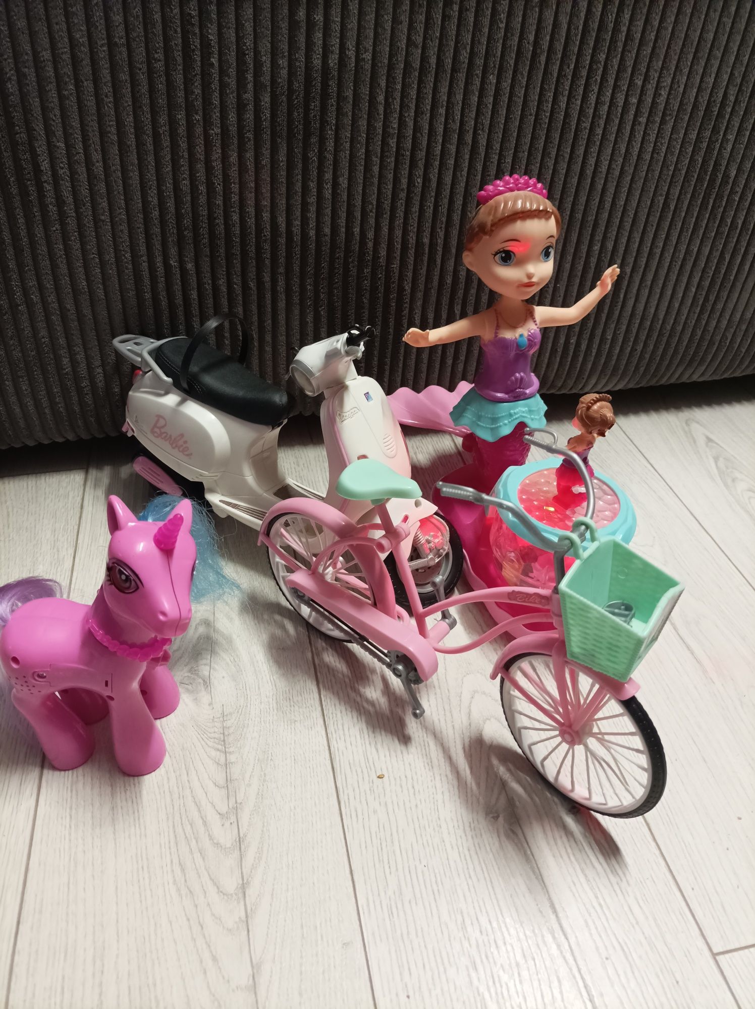 Barbie motor rower