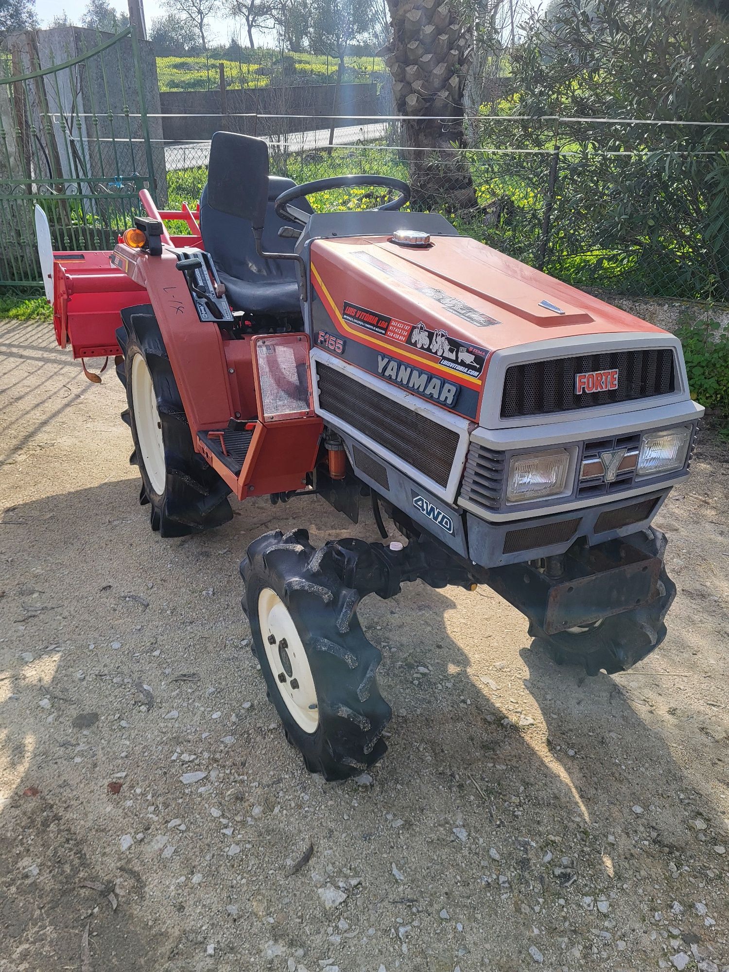 Trator YANMAR F155 4X4