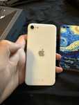 Iphone SE 2 gen, kolor biały, bateria 74%, 64GB
