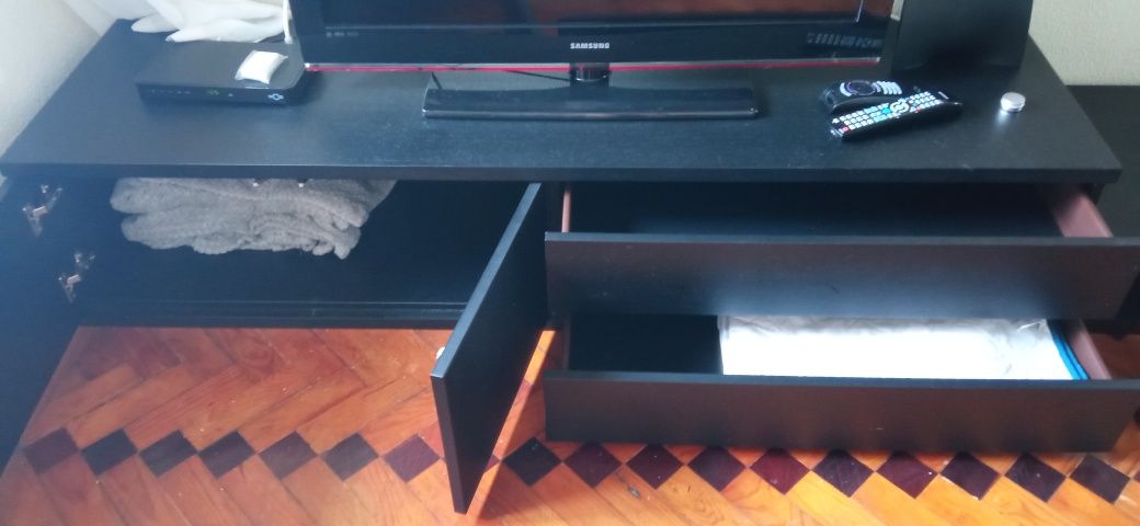 Móvel de sala preto/vermelho