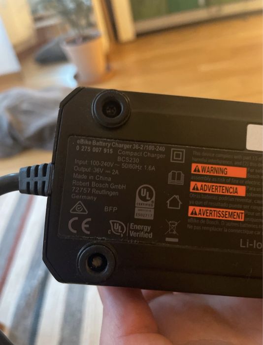 Зарядний пристрій Bosch для електро велосипеда