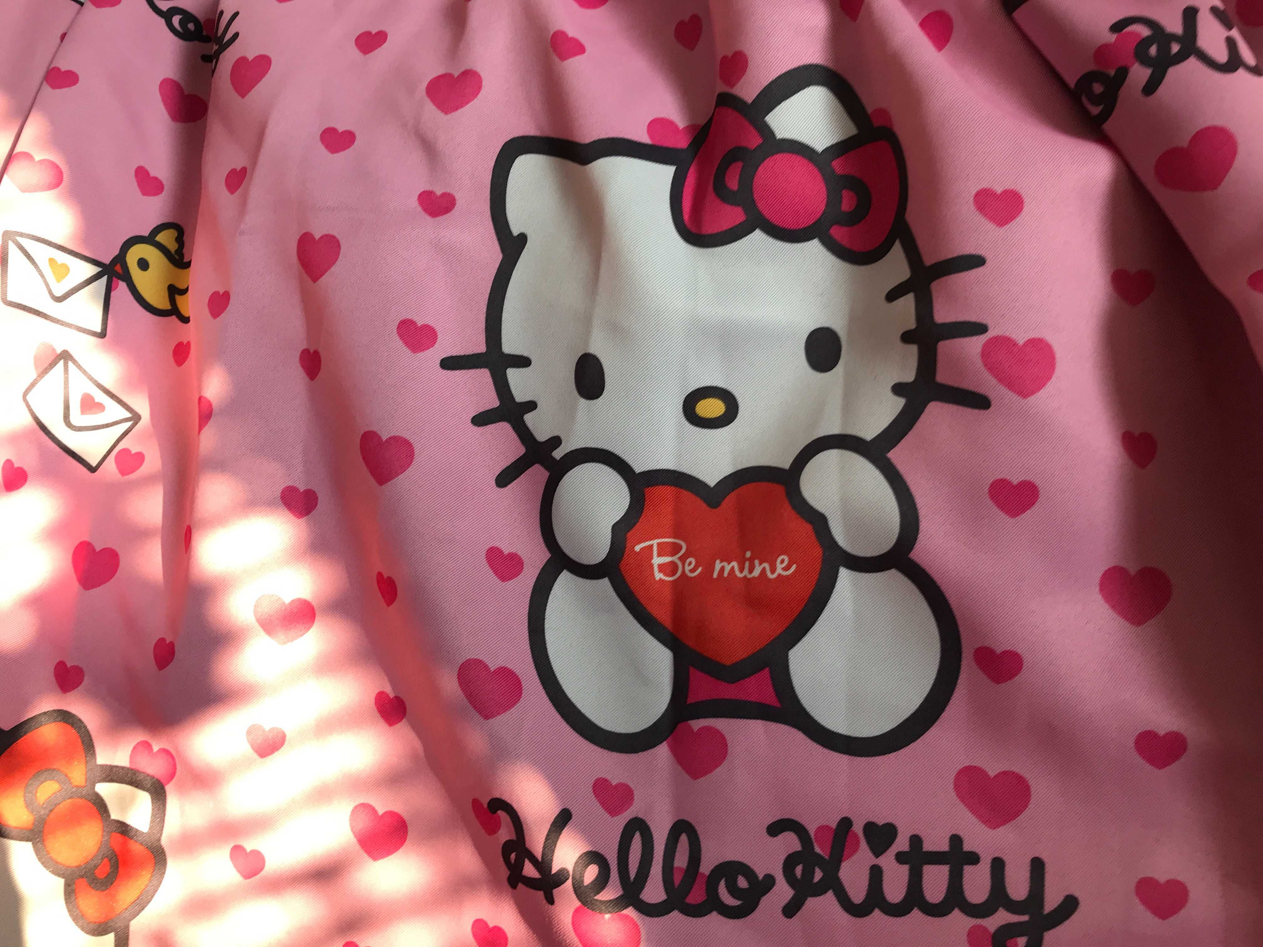 zasłony hello kitty i lustro