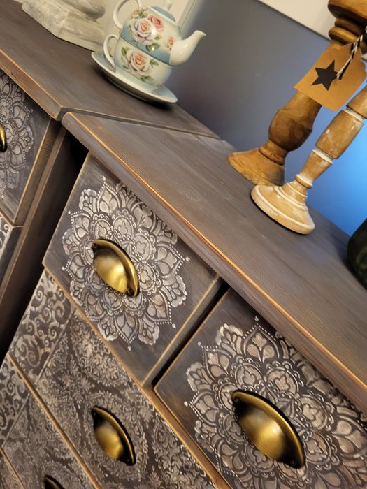 Urocze szafka komoda słupek