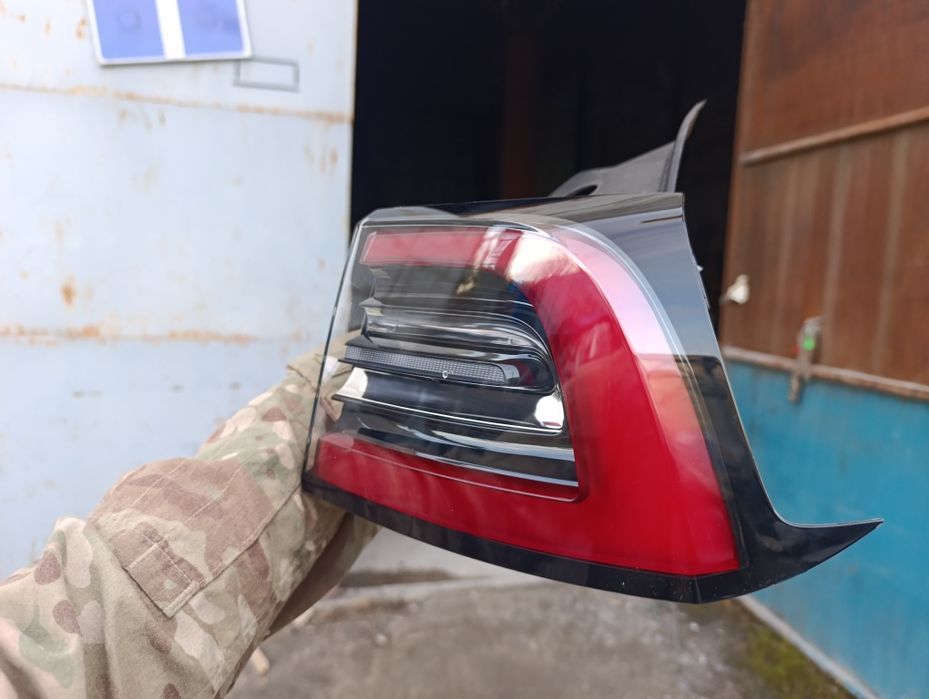 Фонарь задний правый Tesla Model 3 Y 5 Pin Новый.