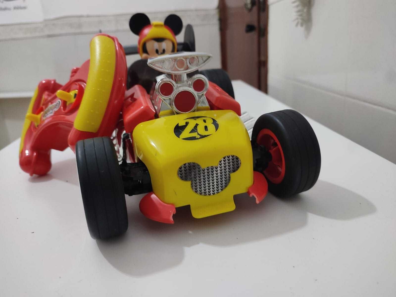 Carro telecomandado Mickey e os super pilotos