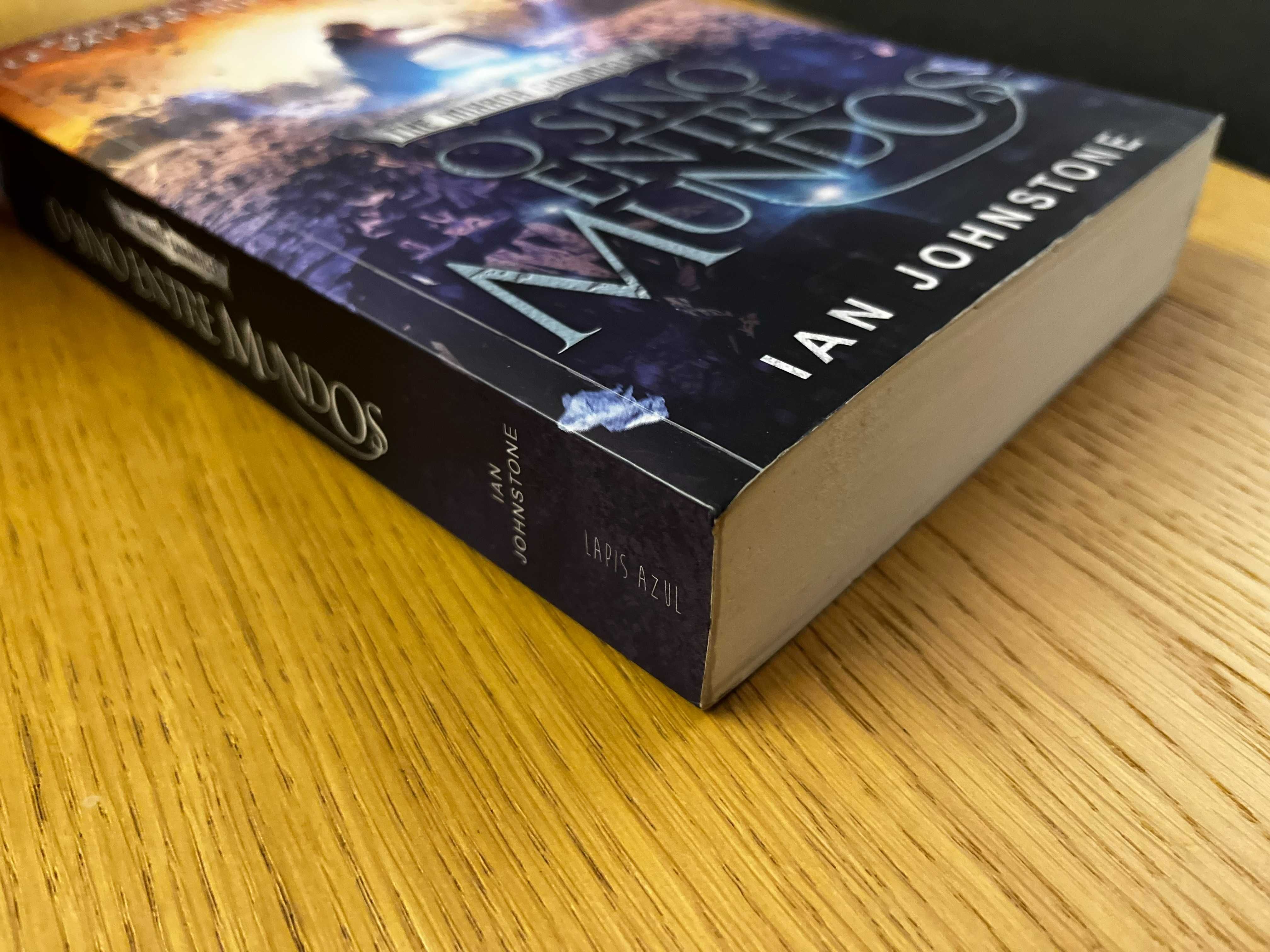 Livro "O sino entre os mundos" de Ian Johnstone
