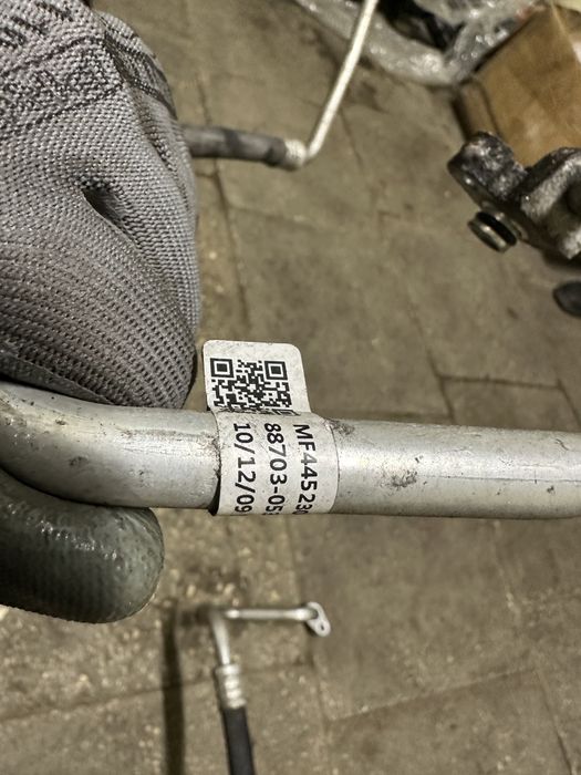 Трубка шланг патрубок труба кондиціонера Toyota Avensis T27 1.8i