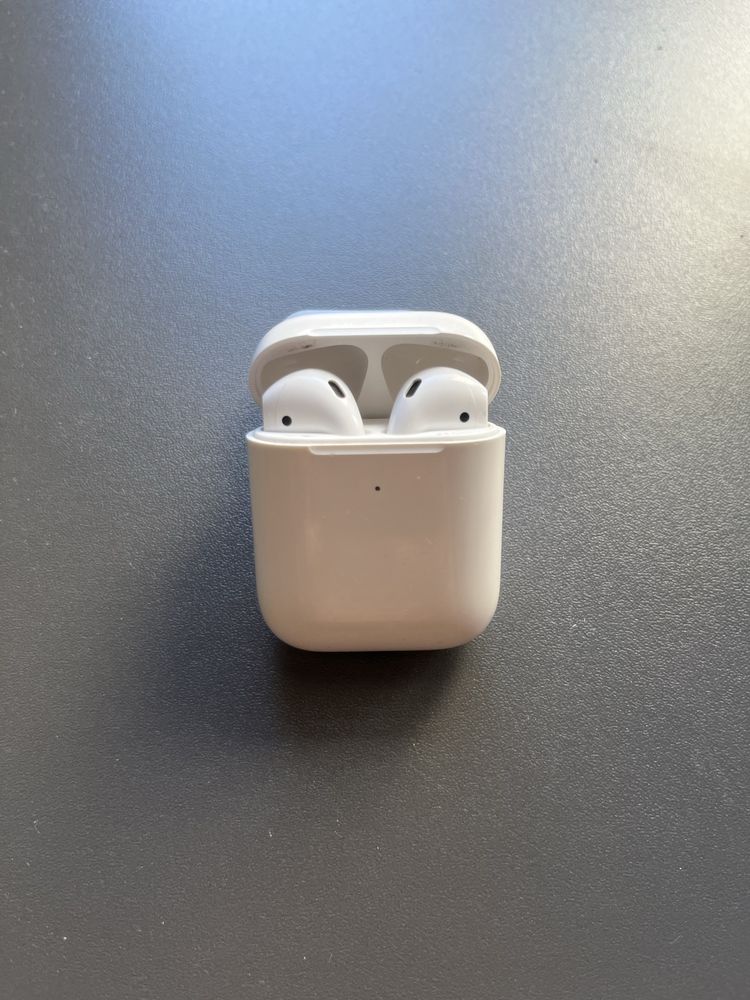 Apple Air Pods.