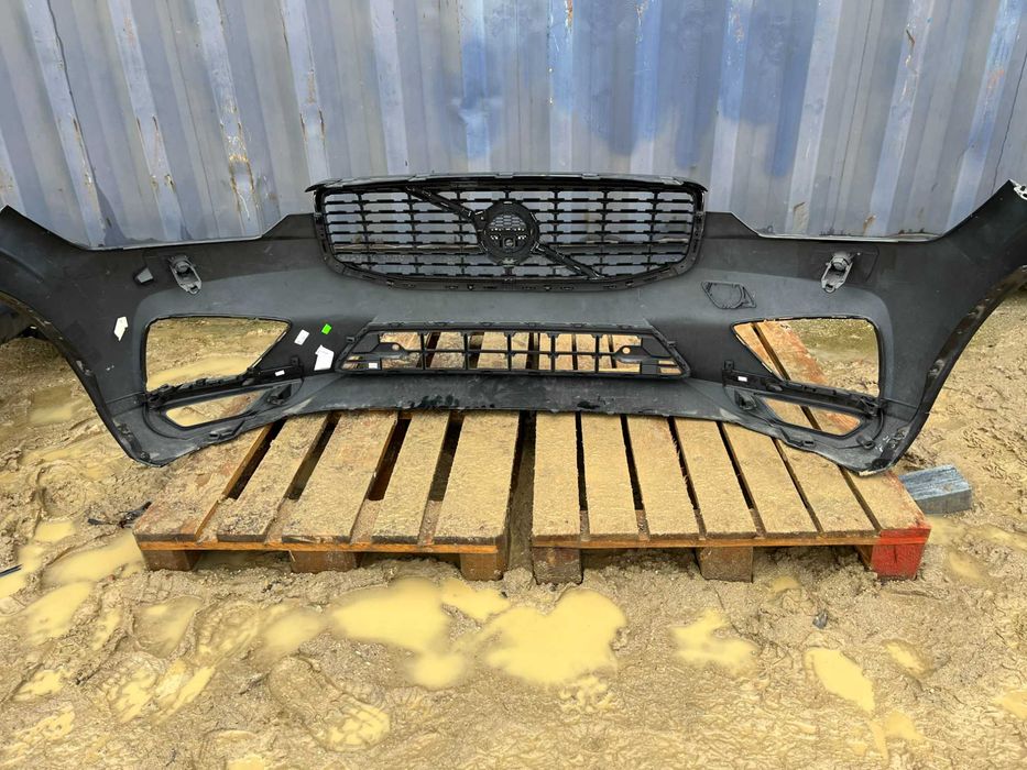 Volvo xc60 r-design zderzak 17-21r,z grilem i kratka dolna stan lux