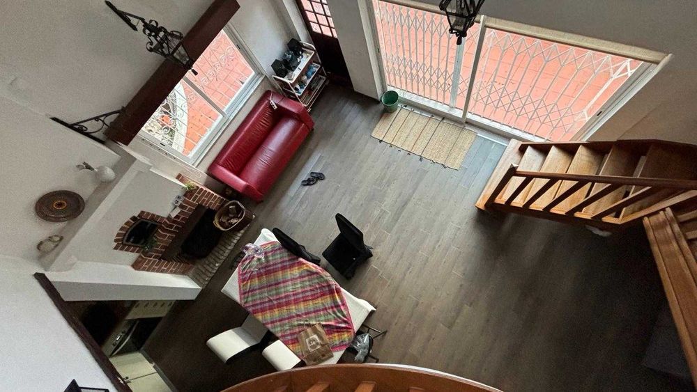 Moradia isolada T5 Charneca Caparica c exc. áreas