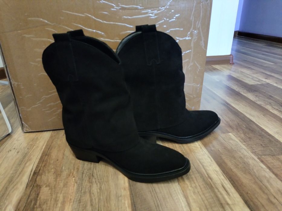 Козаки замшеві чорного кольору