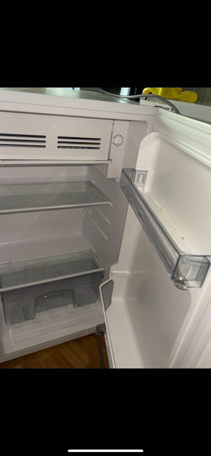 Белый холодильник