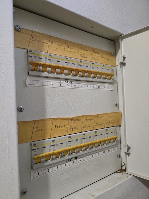 Продам 2 кімнатну квартиру, можна під комерцію!