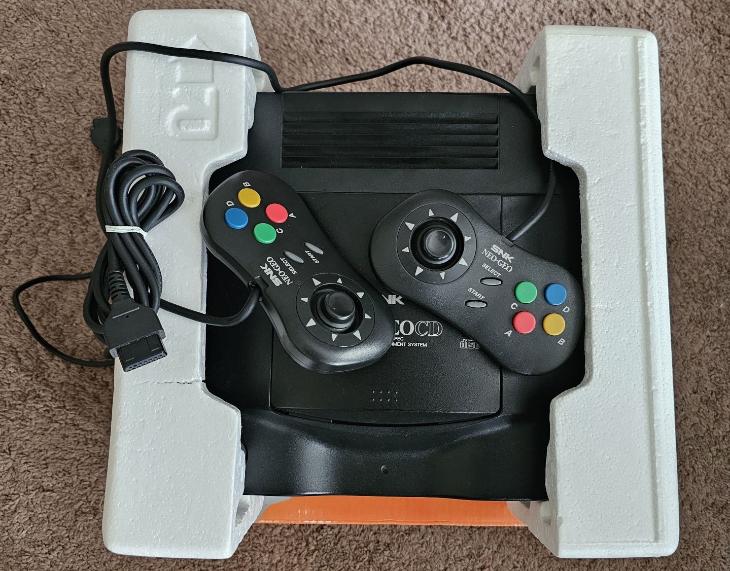 Neo geo cd + box + 2 pady + 2 gry (zasilacz, kabel do tv, styropian)