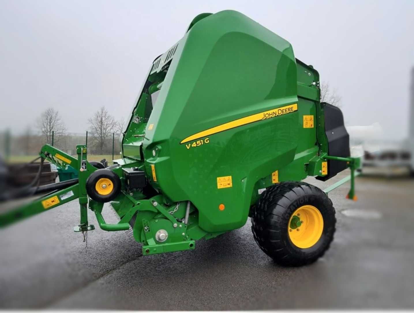 Prasa John Deere V451G