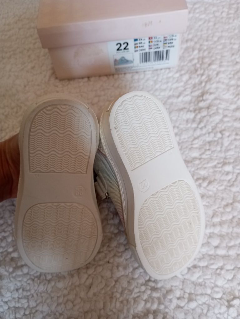 Półbuty, trampki dla dziewczynki na rzep rozmiar 22
