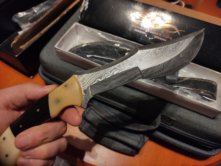 Nóż że stali damasceńskiej