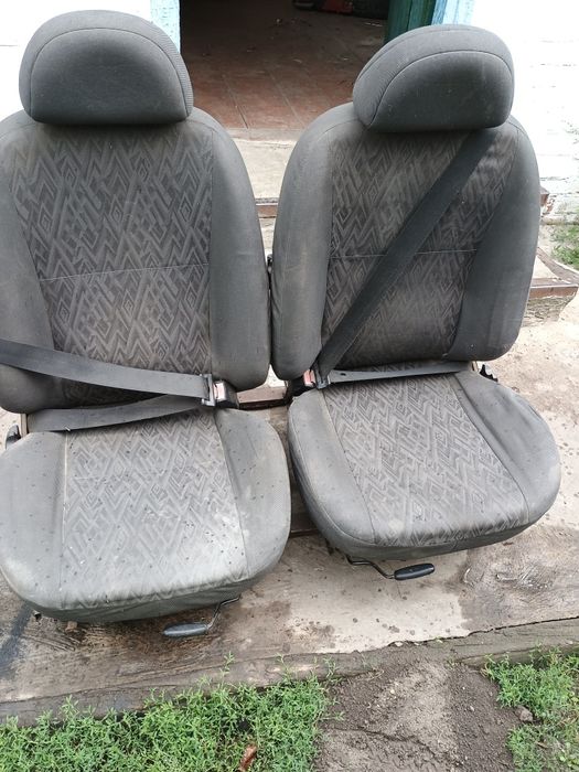Сидения универсал,на раме,с ремнями к любому авто,отл сост не продавл