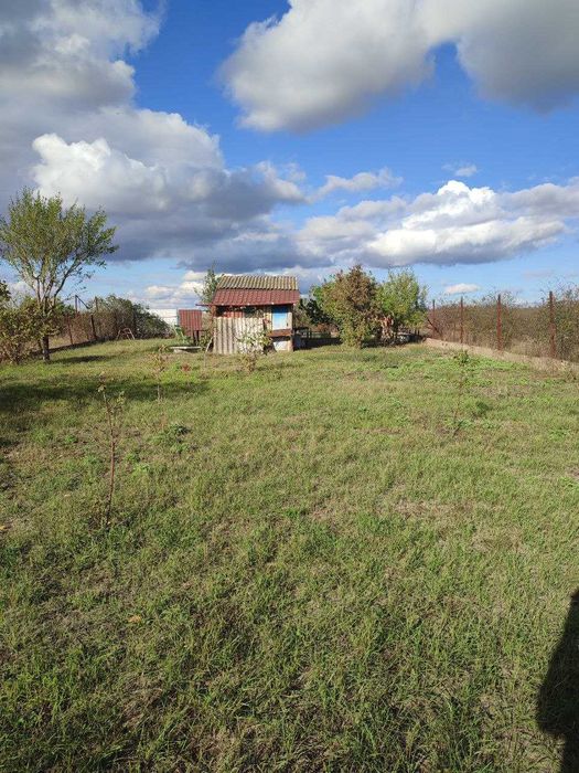 участок, есть маленький домик, берег лимана