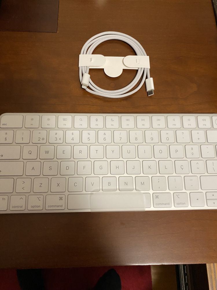 Magic Keyboard com Touch ID para Mac Apple