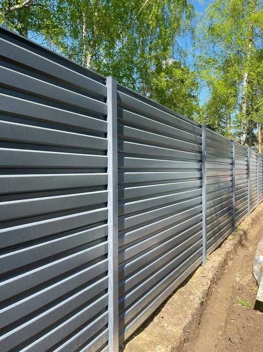 Заборы и металлоконструкции: навесы, вольеры, бытовки монтаж