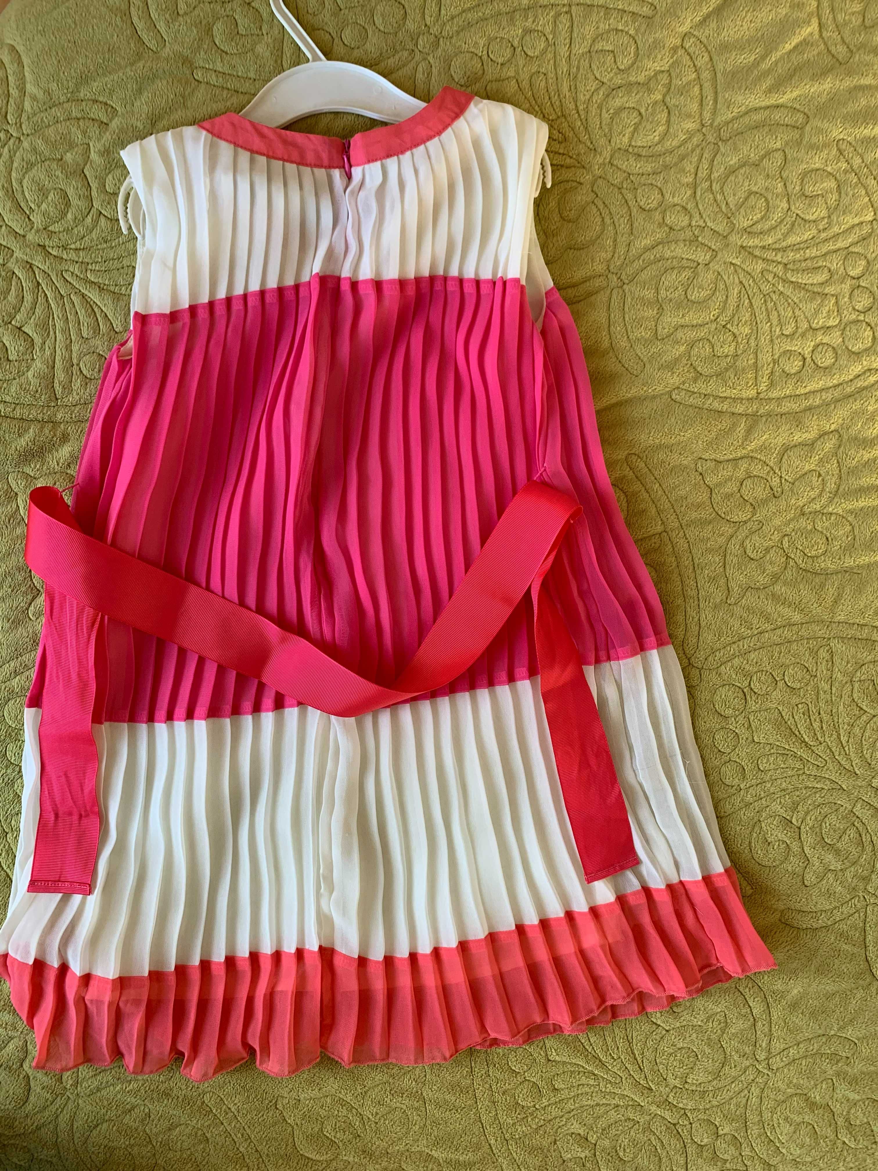 Plisowana sukienka dla dziewczynki rozm. 110 (4-5 lat)