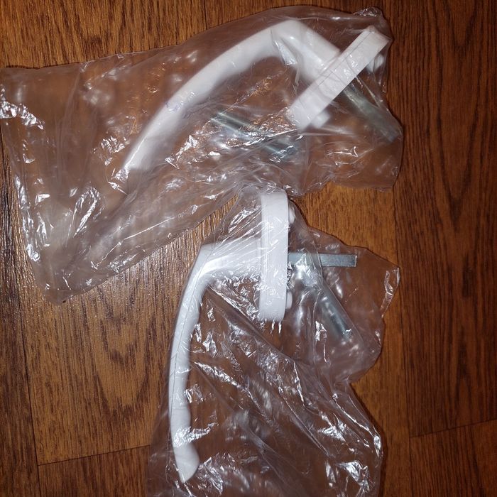 Ручка оконная новая. Ручка на металлопластиковое окно