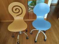 Cadeiras rotativas coloridas