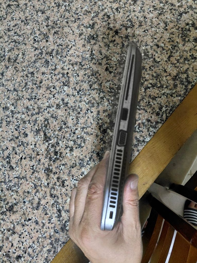 Portátil HP elitebook modelo 820 G3
Intel Core i5-6300u 2.4ghz
16gb de