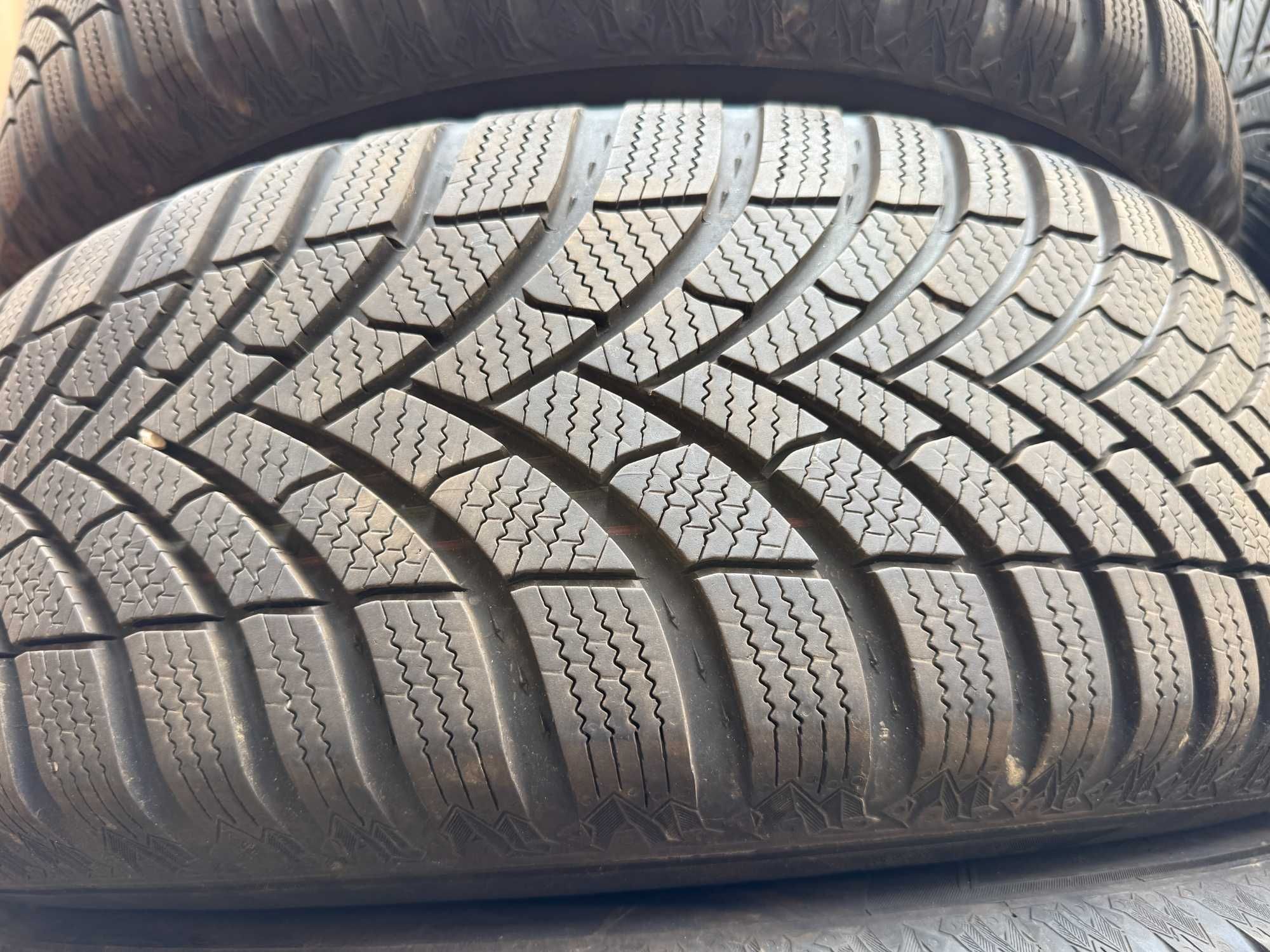 Komplet opon Semperit Speed-Grip 5 215/65r16 98H 2022 r.