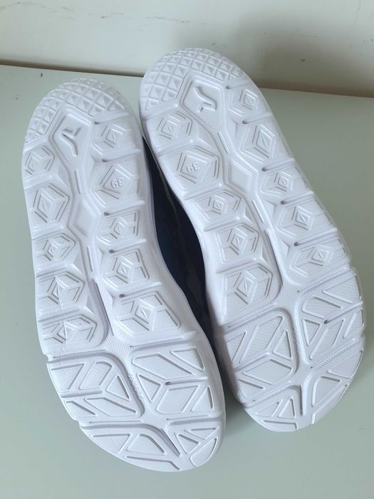 NOWE Buty sportowe przewiewne, wkładane, rozm. 39
