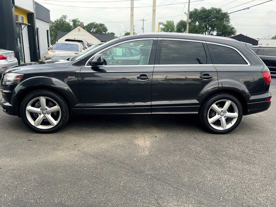 Audi Q7      2015