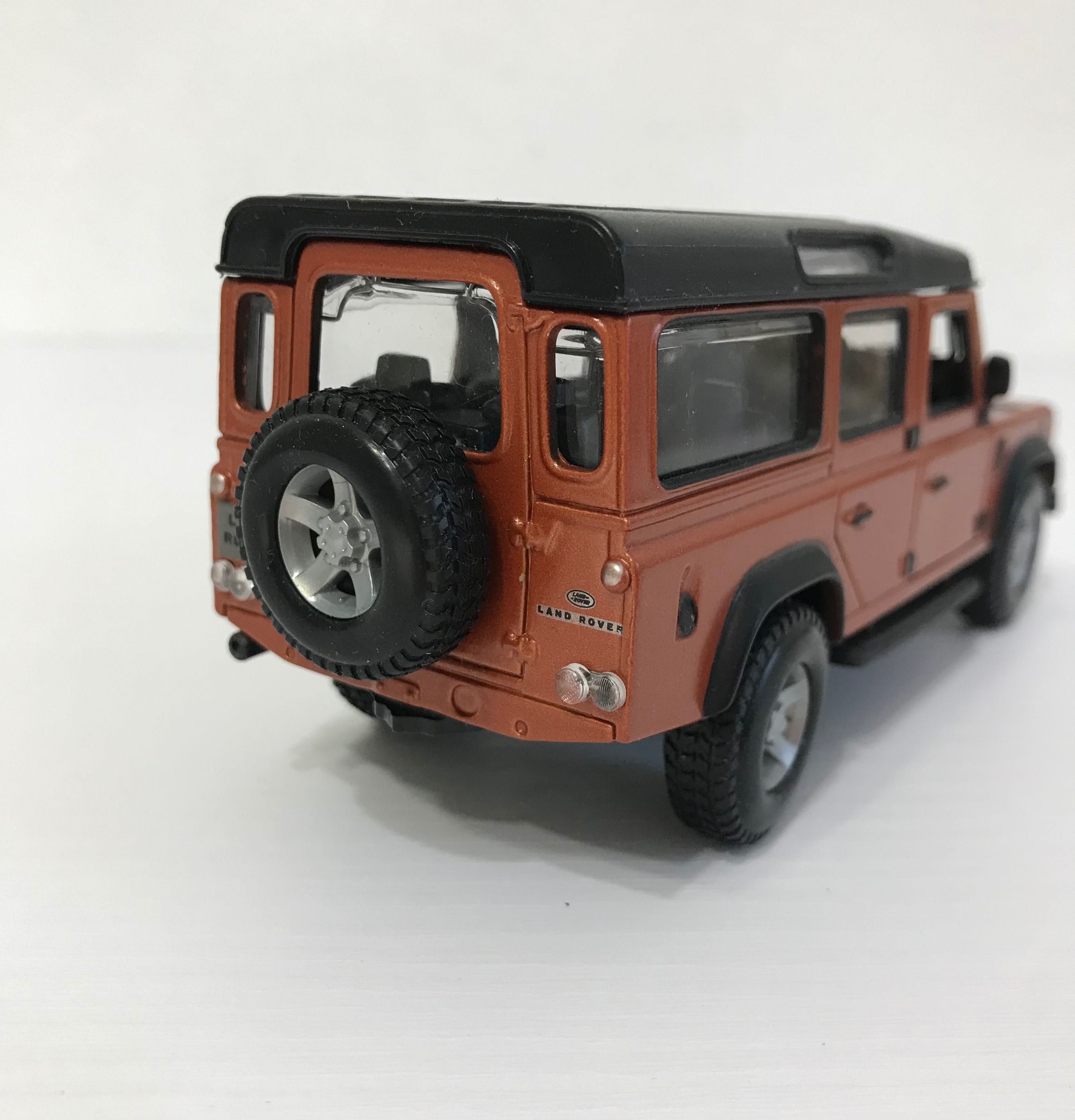 Автомодель Bburago Land Rover Defender