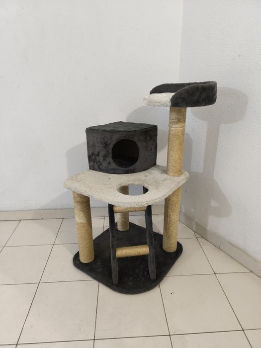 Arranhador  altura. 1.00 mt