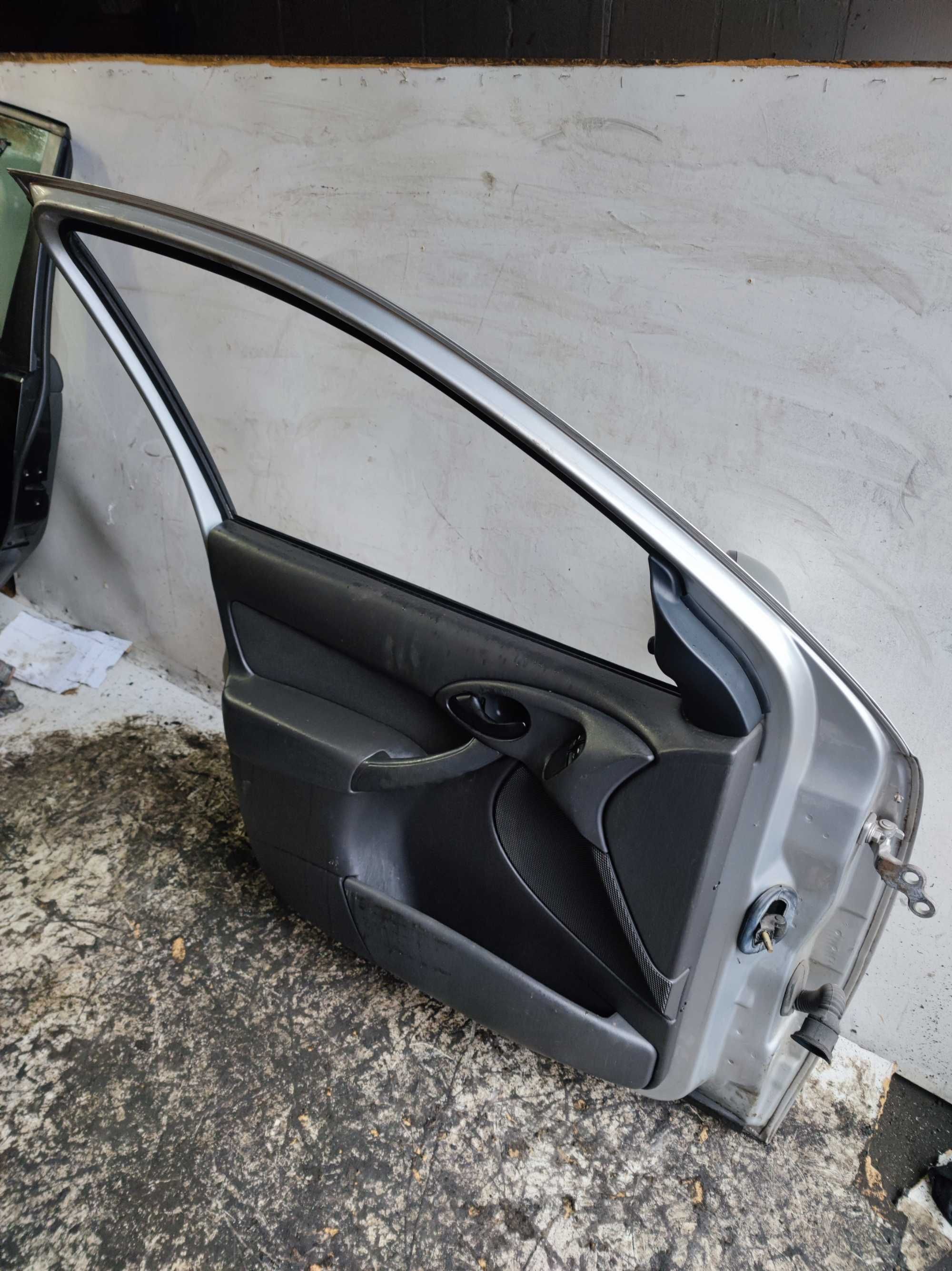 Volkswagen VW Bora Drzwi Lewe Przednie Lewy Przód Lakier LA7W