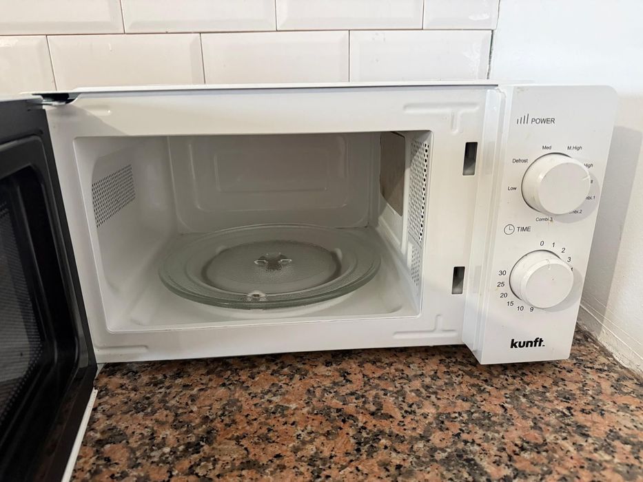Microondas Kunft – Branco, em ótimo estado