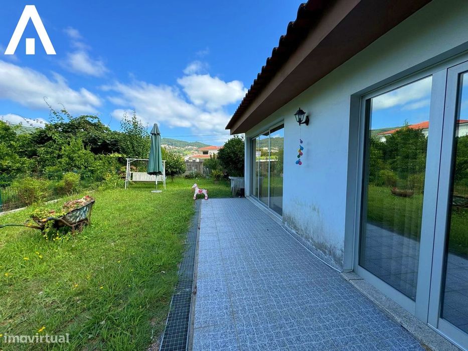 Terreno com anexo habitável