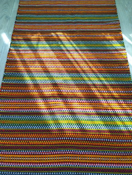 Давня килимова доріжка в етно стилі