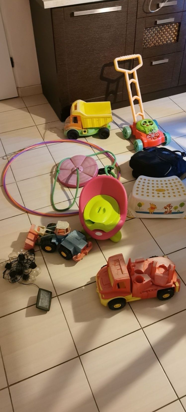 Huśtawka, lampki solarna, podstawka do WC i wiele innych TANIO!