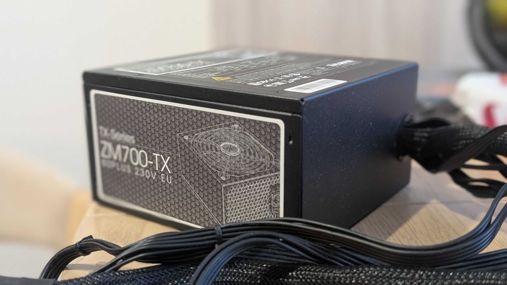 Продам Блок Живлення 700ВТ Zalman ZM700-TX