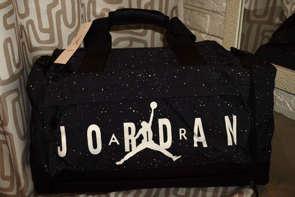 Сумка спортивна в кольорах Nike air jordan velocity duffle bag