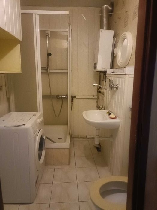 Sprzedam mieszkanie 48 m2 do remontu.