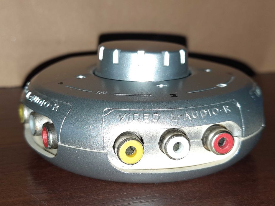 Selektor audio-video Velleman VMS3 | 3 wejścia RCA, 1 wyjście RCA