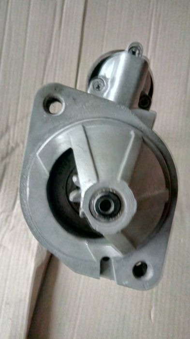 Стартер для автомобіля Nissan.